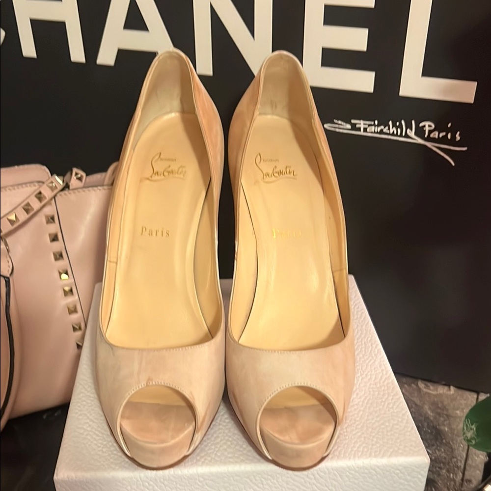 Christian Louboutin Cream Peep-Toe Heels - Picture 2 of 8